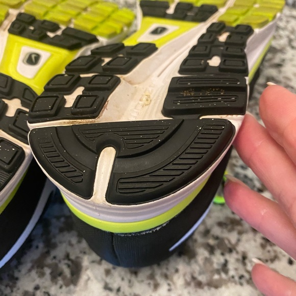 Nike Vomero 9 Running Shoes - Picture 10 of 13